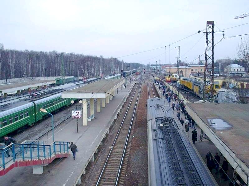 Московско-Нижегородская железнодорожная линия — станция Железнодорожная (Обираловка): общие сведения, фотографии, сделанные в 2005 и 2007 годах Московско-Нижегородская железнодорожная линия — станция Железнодорожная (Обираловка): общие сведения, фотографии, сделанные в 2005 и 2007 годах