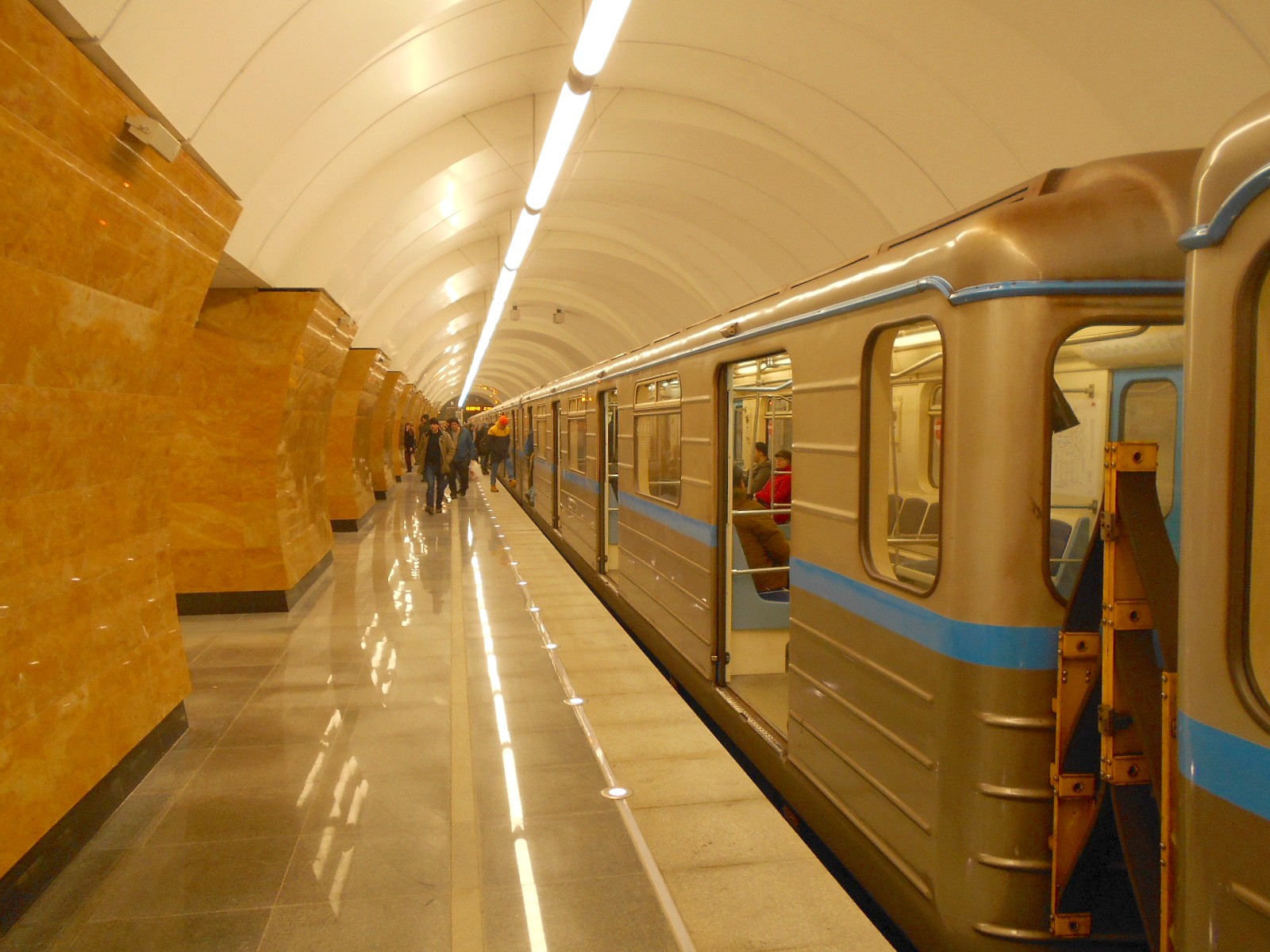 Московский метрополитен, Люблинско-Дмитровская линия — станции, открытые в 2018 году («Окружная», «Верхние Лихоборы», «Селигерская») Московский метрополитен, Люблинско-Дмитровская линия — станции, открытые в 2018 году («Окружная», «Верхние Лихоборы», «Селигерская»)