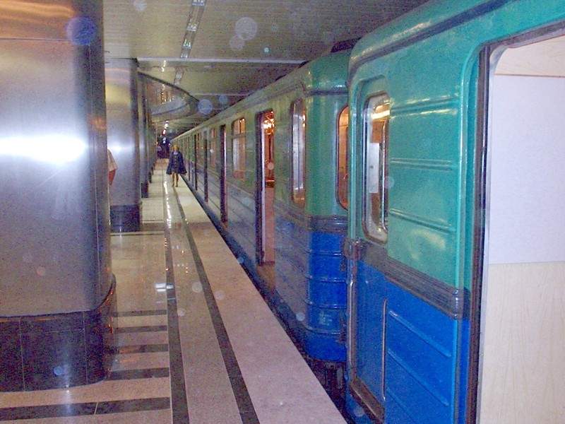 Московский метрополитен, Филёвская линия, станция «Деловой Центр» Московский метрополитен, Филёвская линия, станция «Деловой Центр»