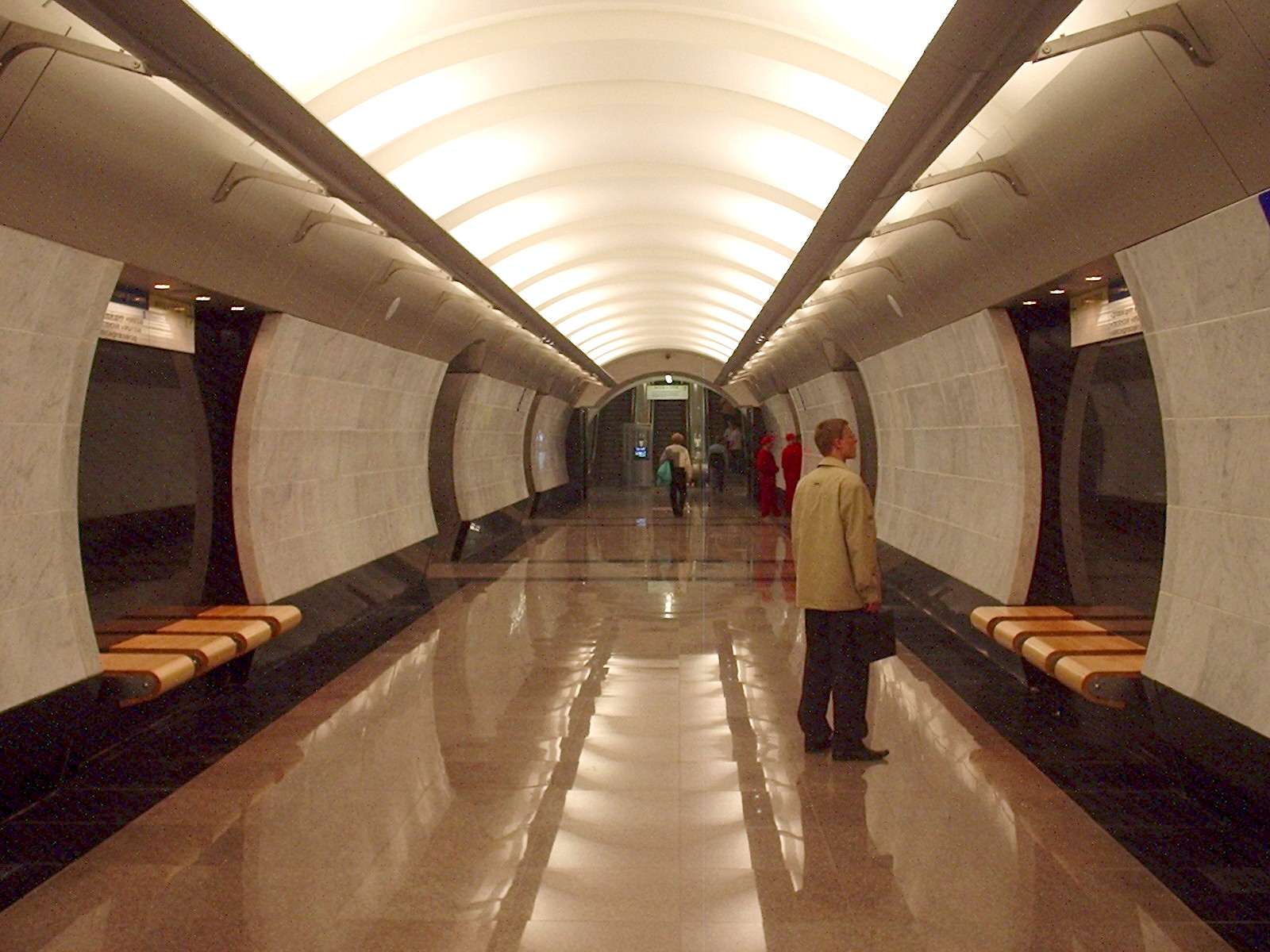 Московский метрополитен, Филёвская линия, станция «Международная» Московский метрополитен, Филёвская линия, станция «Международная»