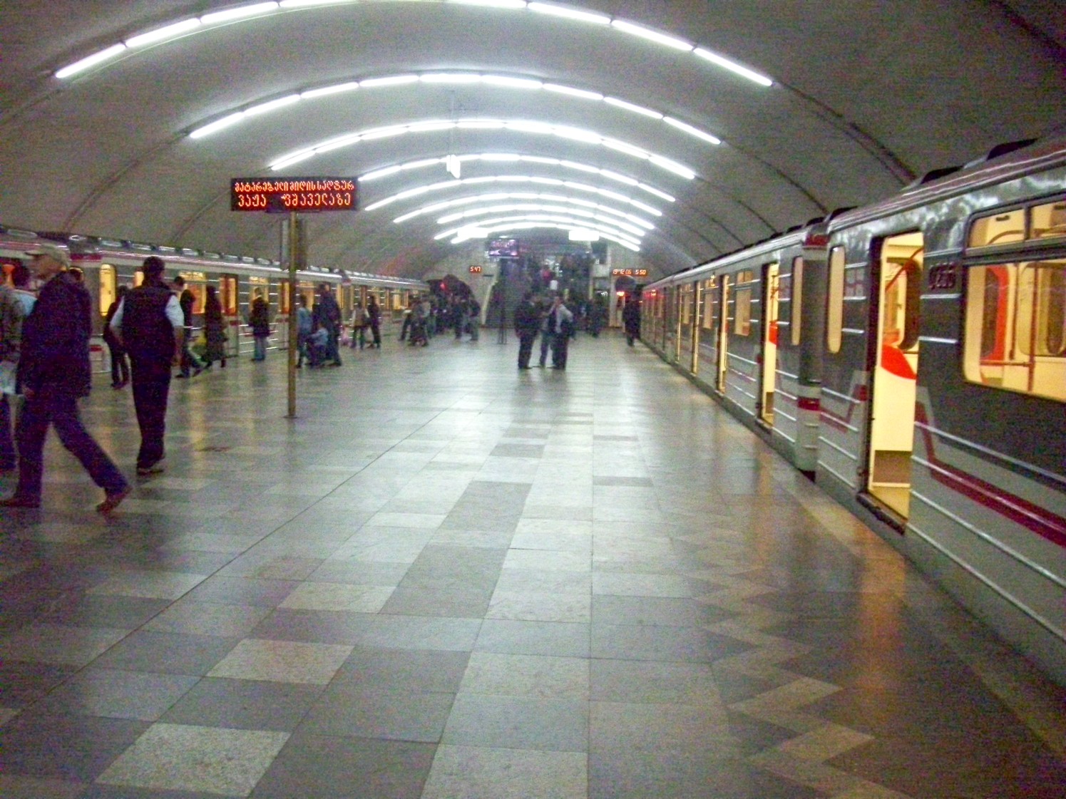 Тбилисский метрополитен — станция «Делиси» Тбилисский метрополитен — станция «Делиси»